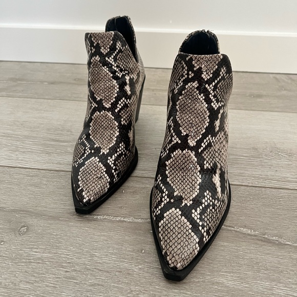 Vince Camuto Ankle Booties - Picture 1 of 4